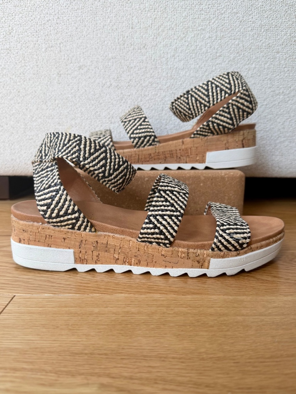 Catherine Malandrino Sz 9.5 Black and Cream Davina Woven Double Strap Sandal